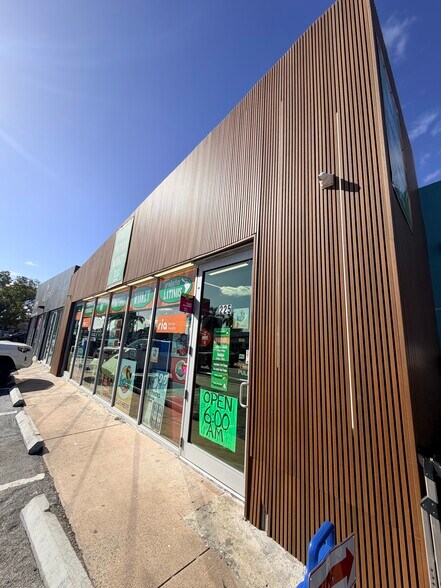 More Photos Of 219-225 N Federal Hwy, Hallandale Beach Storefront Retail Office For Lease