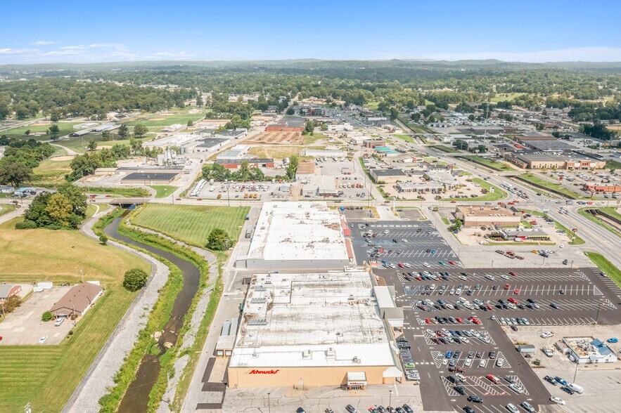More Photos Of 19 S Kingshighway St, Cape Girardeau Storefront For Sale