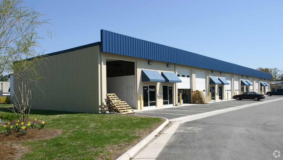 More Photos Of 585 S Birdneck Rd, Virginia Beach Showroom For Lease