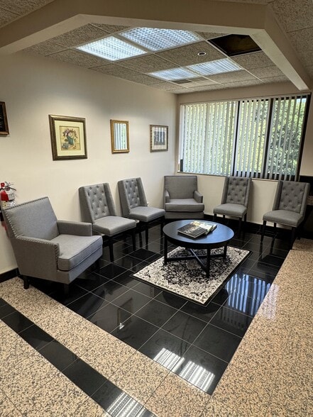 More Photos Of 207 Quaker Ln, West Warwick Office For Lease