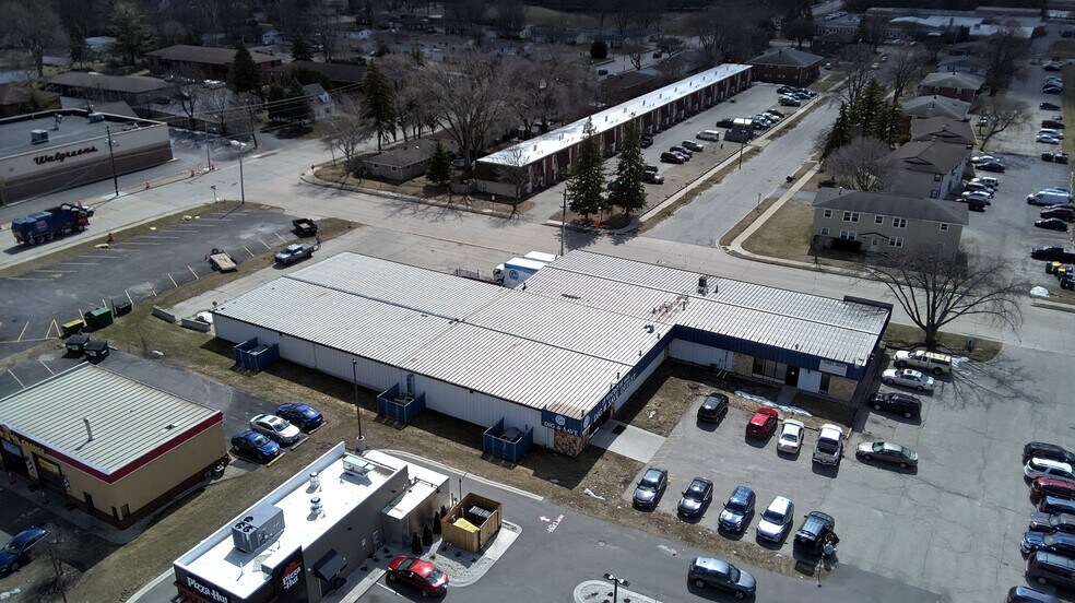 More Photos Of 2121 Van Deuren St, Green Bay General Retail For Sale