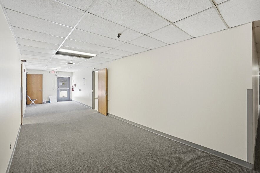 More Photos Of 110 W Leffel Ln, Springfield Service For Lease