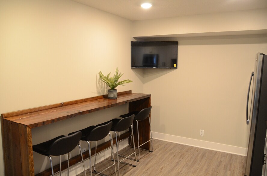 More Photos Of 21866 Williams Cir, Gretna Warehouse For Lease