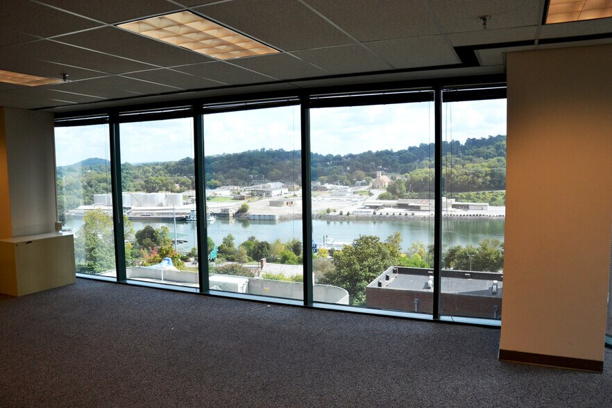 More Photos Of 900 S Gay St, Knoxville Office For Lease