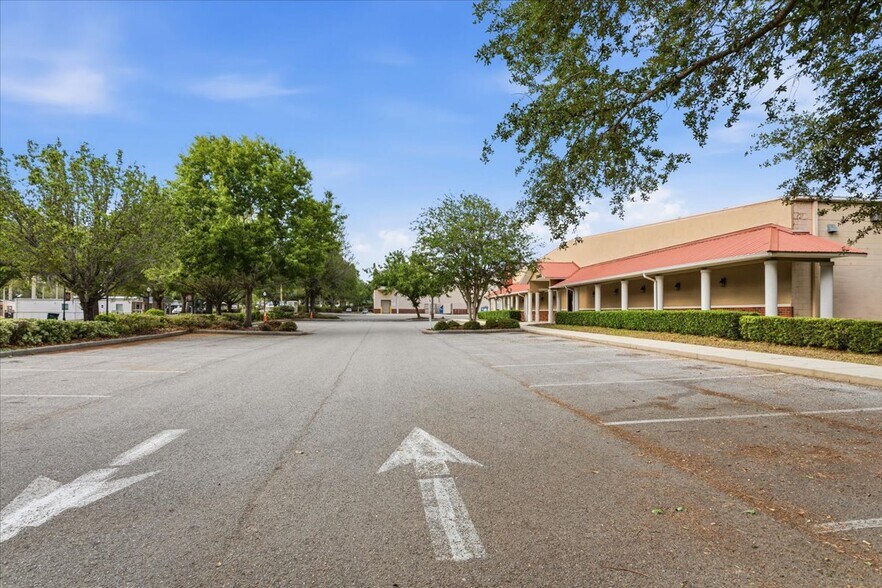 More Photos Of 15043 Main St, Alachua Showroom For Sale