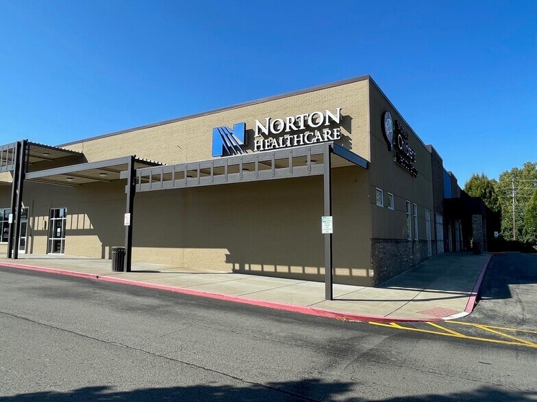 More Photos Of 150-198 Frankfort Rd, Shelbyville General Retail For Sale