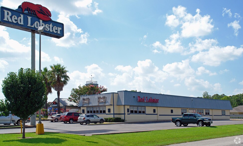 More Photos Of 2820 I-10 E, Beaumont Restaurant For Lease