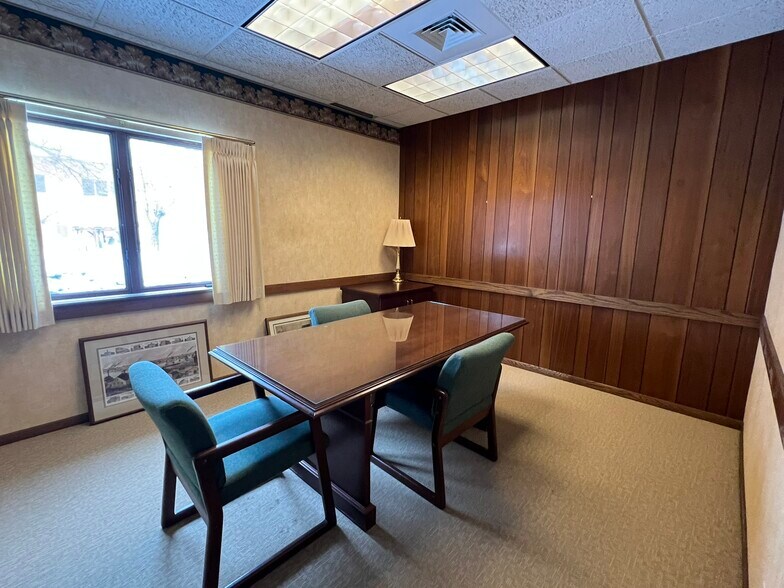 More Photos Of 217 Ceape Ave, Oshkosh Medical For Lease