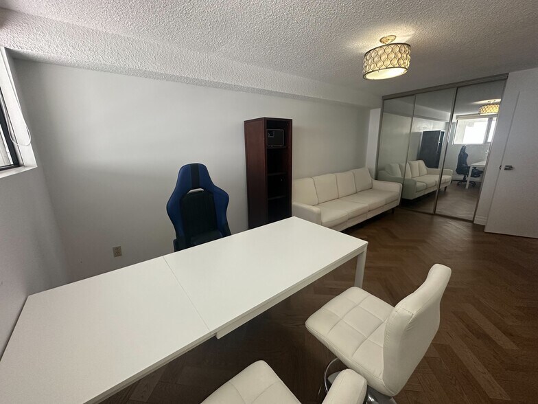More Photos Of 375 King St N, Waterloo Apartments For Sale