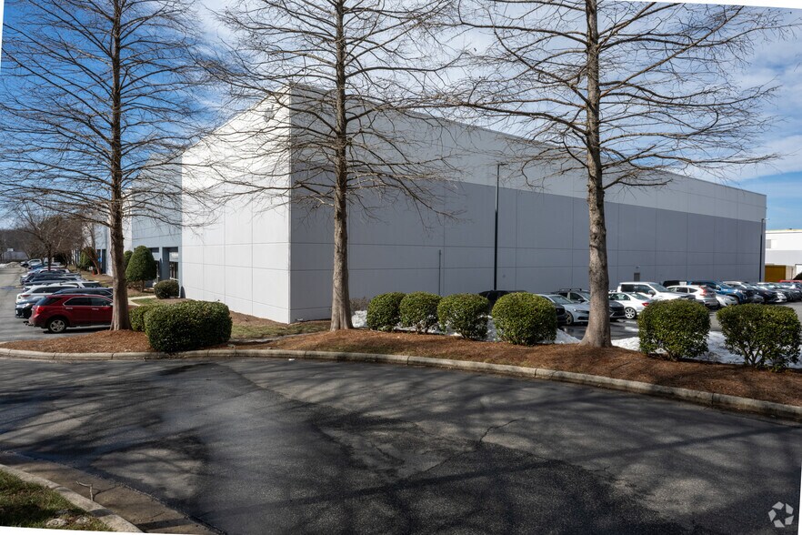 More Photos Of 488 Gallimore Dairy Rd, Greensboro Unknown For Lease