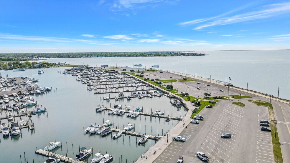 More Photos Of 24 Cottage Ave, Bay Shore Marina For Sale
