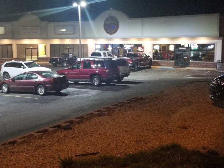 More Photos Of 1165 N Business Route 5, Camdenton Storefront Retail Office For Lease