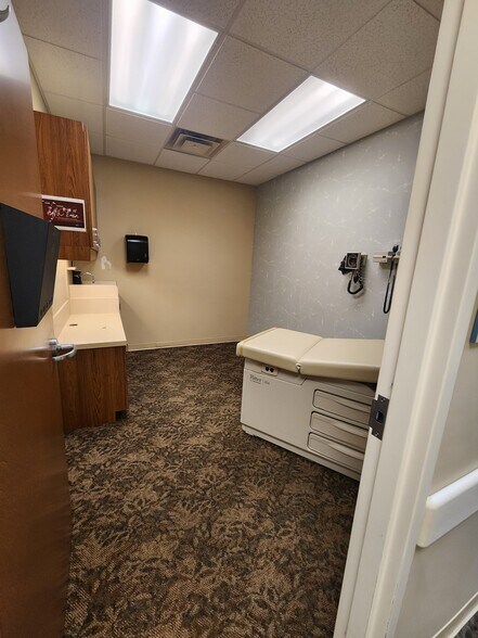 More Photos Of 8400 Northrun Medical Dr, Mechanicsville Office For Lease