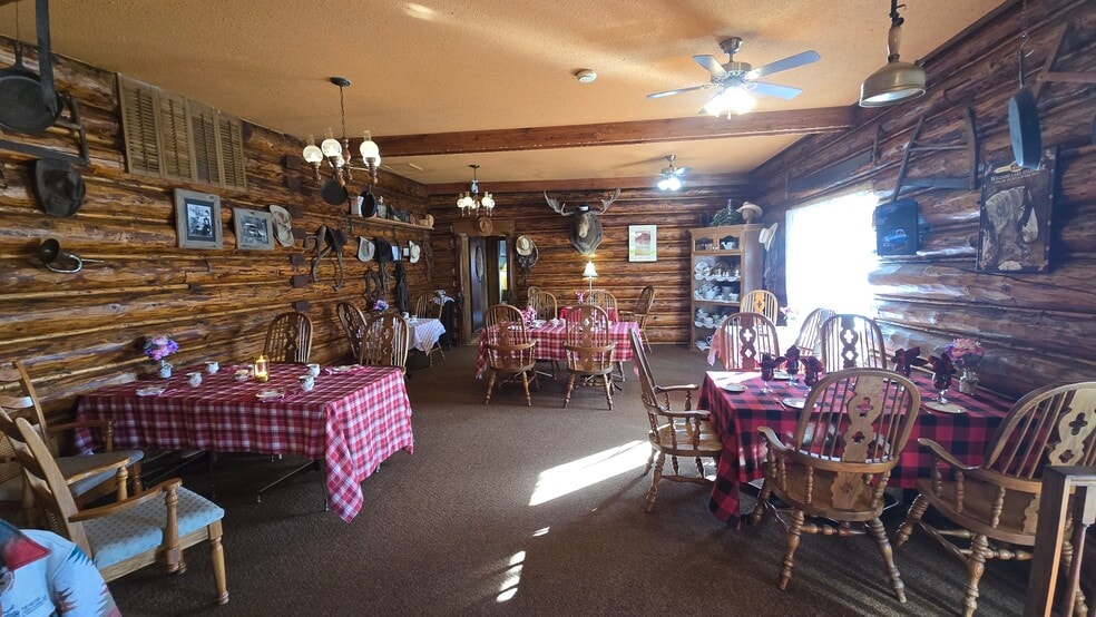 More Photos Of 1080 Stack Valley Rd, Cariboo Hotel For Sale