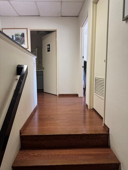 More Photos Of 711 W 17th St, Costa Mesa Light Manufacturing For Sale