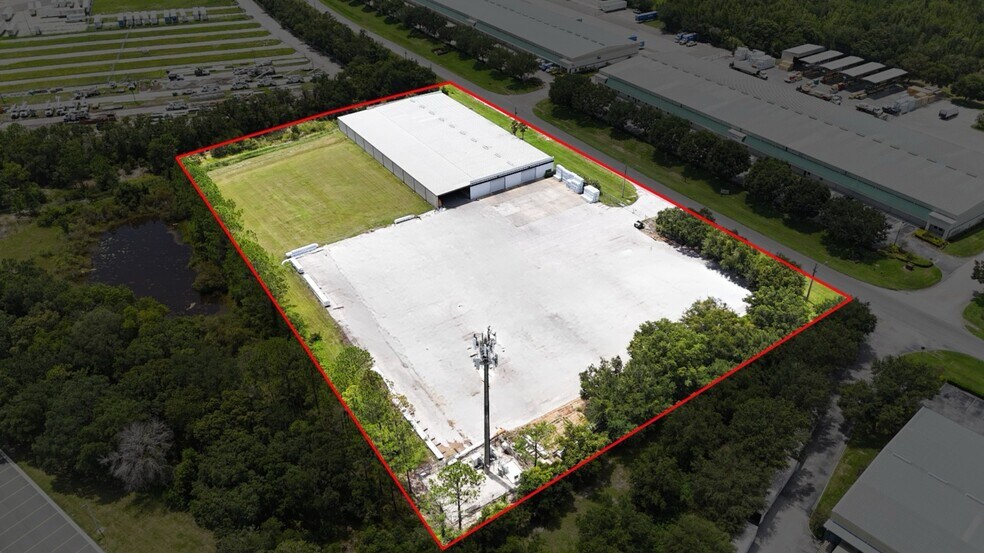 More Photos Of 5050 Gateway Blvd, Lakeland Distribution For Lease