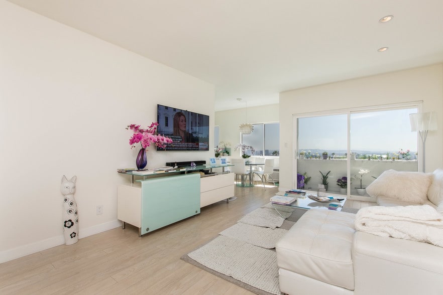 More Photos Of 1214 N Clark St, West Hollywood Apartments For Sale