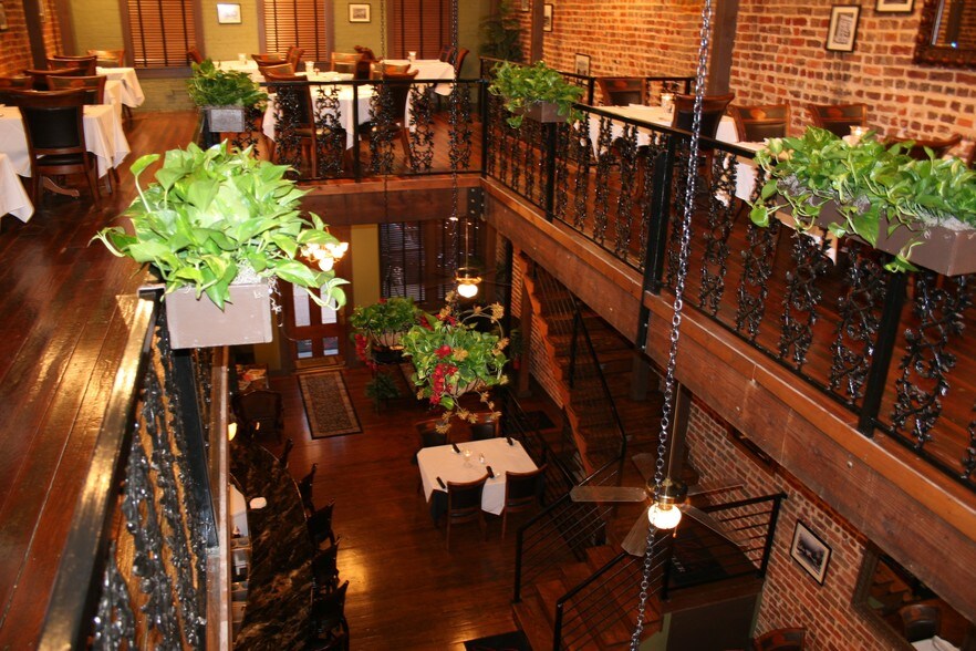 More Photos Of 111 E Erwin St, Tyler Storefront Retail Office For Lease