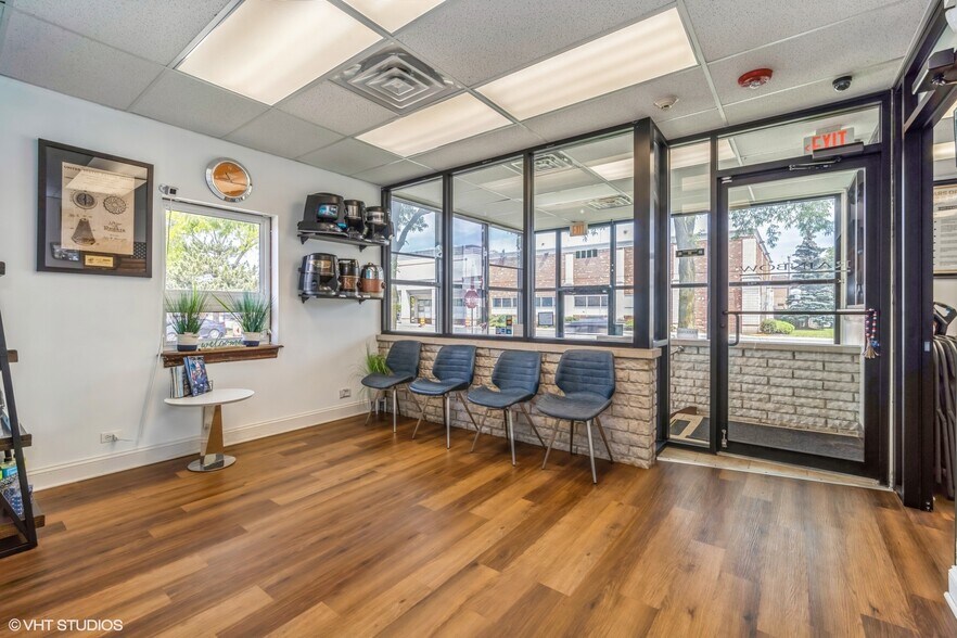 More Photos Of 3425 Dempster St, Skokie Office For Lease