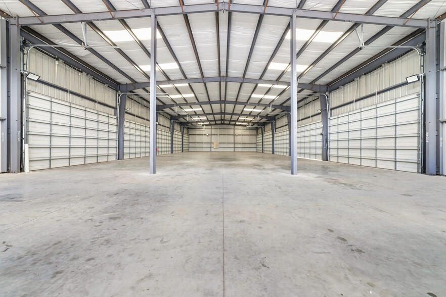 More Photos Of 6631 N Sam Houston Pky W, Houston Warehouse For Sale