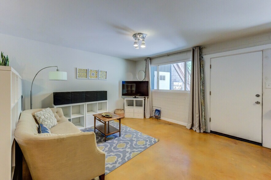 More Photos Of 821 N 3rd St, Phoenix Apartments For Sale