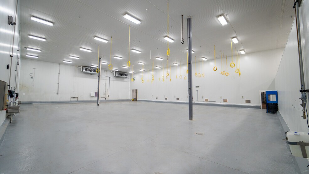 More Photos Of 302 Airport Dr, Montezuma Refrigeration Cold Storage For Lease
