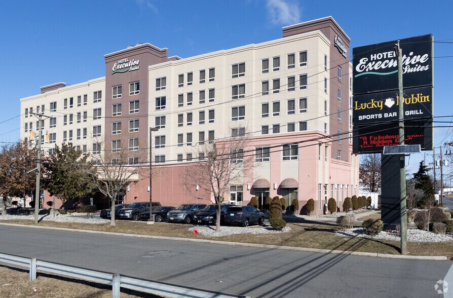 Primary Photo Of 30 Minue St, Carteret Hotel For Lease