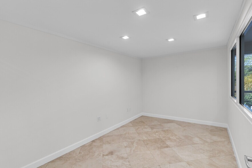 More Photos Of 8200-8358 NW 30th Ter, Doral Warehouse For Lease