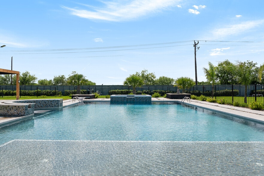 More Photos Of 715 N Medford Rd, Brownsville Lodge Meeting Hall For Lease