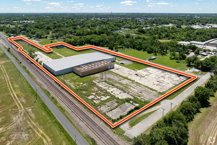 More Photos Of 823 Aaron Pky, Centralia Manufacturing For Lease