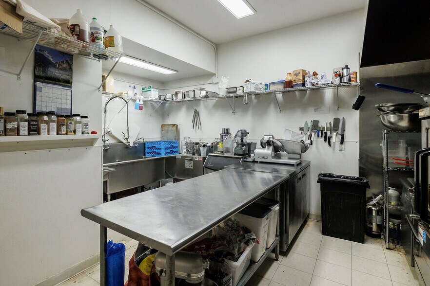 More Photos Of 139 S Main St, Sheffield Freestanding For Sale