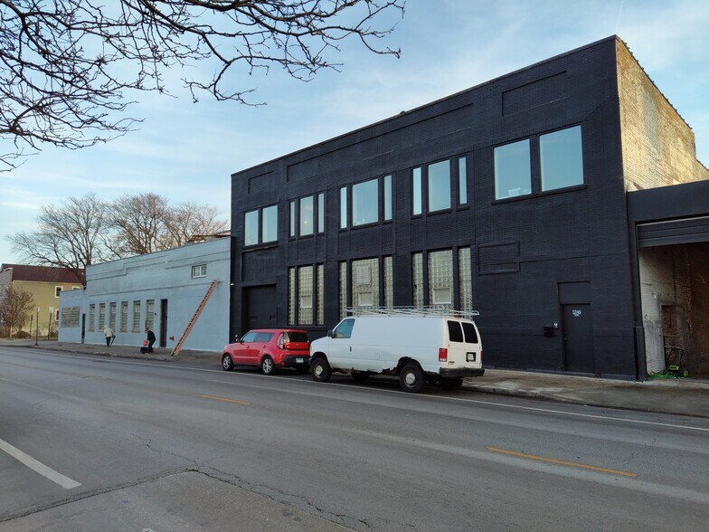 More Photos Of 1237 W 47th St, Chicago Manufacturing For Lease