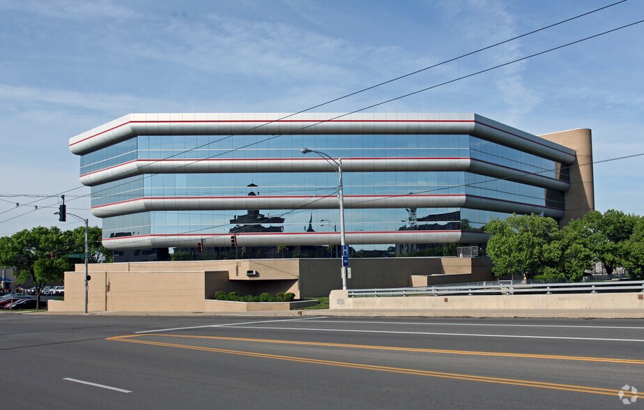 More Photos Of 2 Riverplace, Dayton Office For Sale
