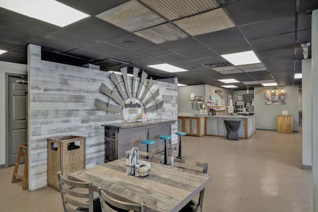 More Photos Of 925 S Neosho Blvd, Neosho General Retail For Sale