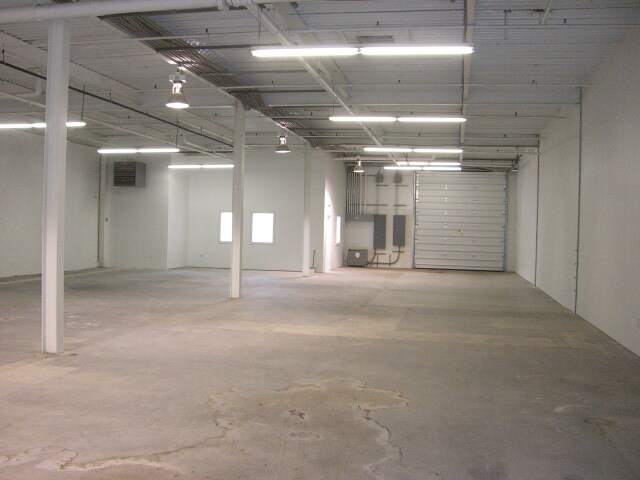 More Photos Of 60 Shelter Rock Rd, Danbury Warehouse For Lease
