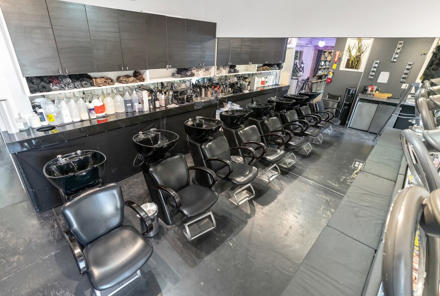 More Photos Of 201-205 S Robertson Blvd, Beverly Hills Storefront For Lease