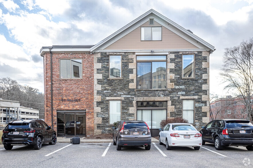 More Photos Of 37 Walnut St, Wellesley Office For Lease