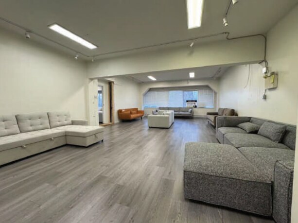 More Photos Of 12560 Bridgeport Rd, Richmond Storefront Retail Office For Sale