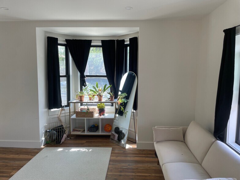 More Photos Of 6 Commerce St, Beacon Office For Lease