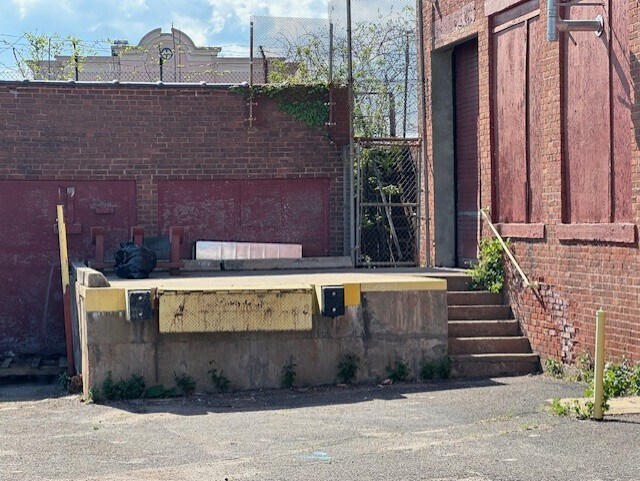 More Photos Of 19-29 Lafayette St, Hartford Distribution For Sale