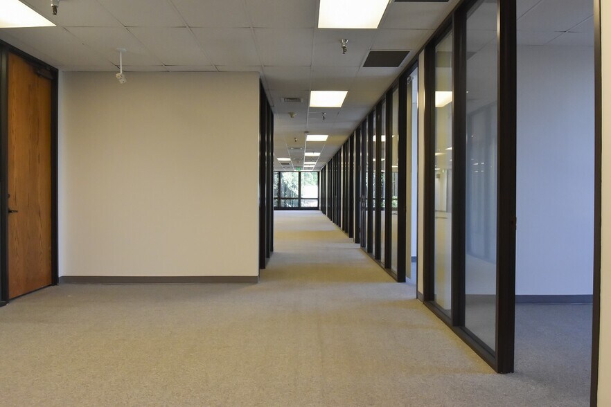 More Photos Of 2121 SW Broadway, Portland Office For Lease