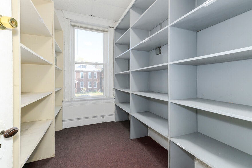 More Photos Of 4019 S Grand Blvd, Saint Louis Flex For Sale