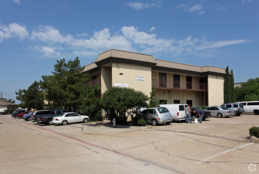 Primary Photo Of 1039 N Interstate 35E, Carrollton Research And Development For Lease