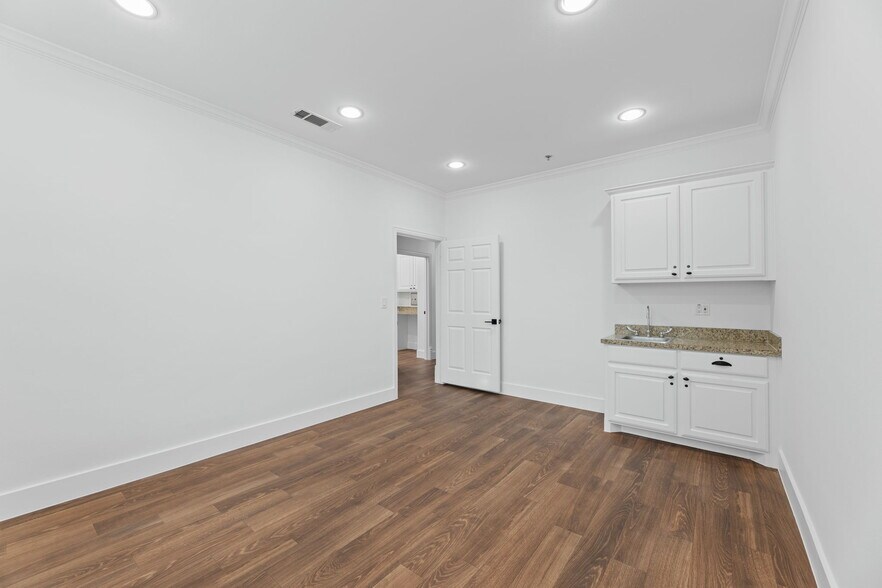 More Photos Of 2785 Rockbrook Dr, Lewisville Medical For Sale