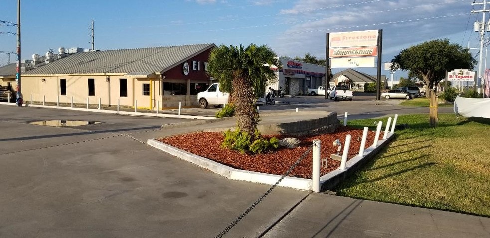 More Photos Of 13933 Northwest Blvd, Corpus Christi Auto Dealership For Lease