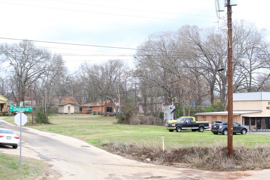 More Photos Of 919 W Debard St, Palestine Land For Lease