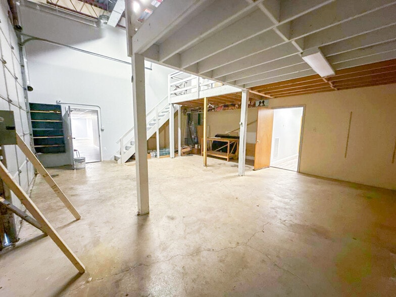 More Photos Of 406 E Pennsylvania Blvd, Feasterville Trevose Light Distribution For Lease