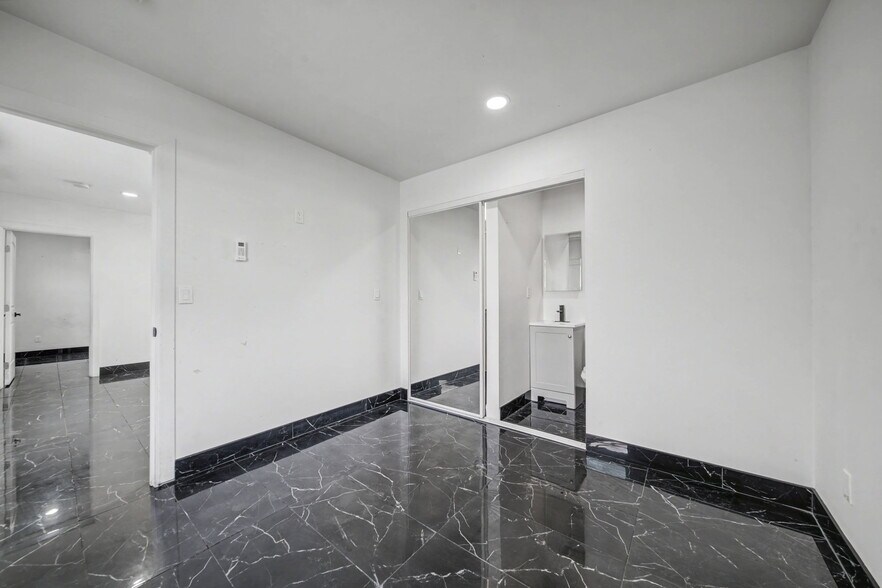 More Photos Of 4028 S 15th St, Phoenix Multifamily For Sale