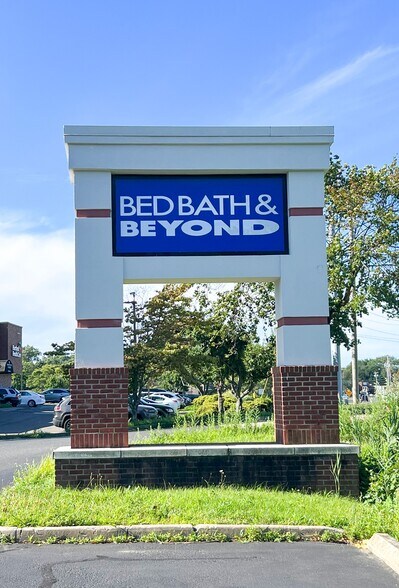 Primary Photo Of 2260 Kings Hwy, Fairfield General Retail For Sale