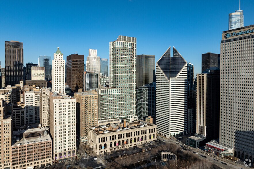 More Photos Of 130 N Garland Ct, Chicago Multifamily For Sale